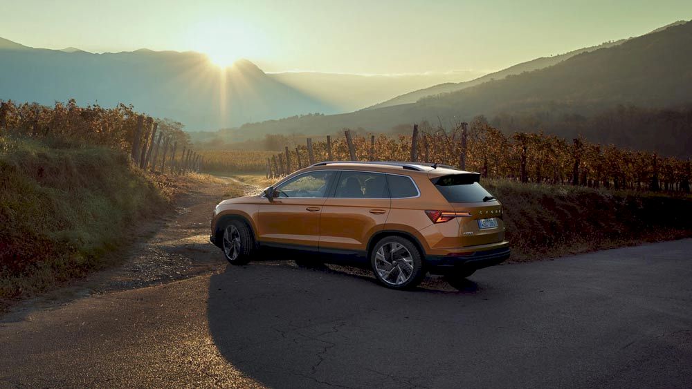 So s&aacute;nh Skoda Karoq vvs Peugeot 4008 mới ra mắt: Trải nghiệm để chọn mua