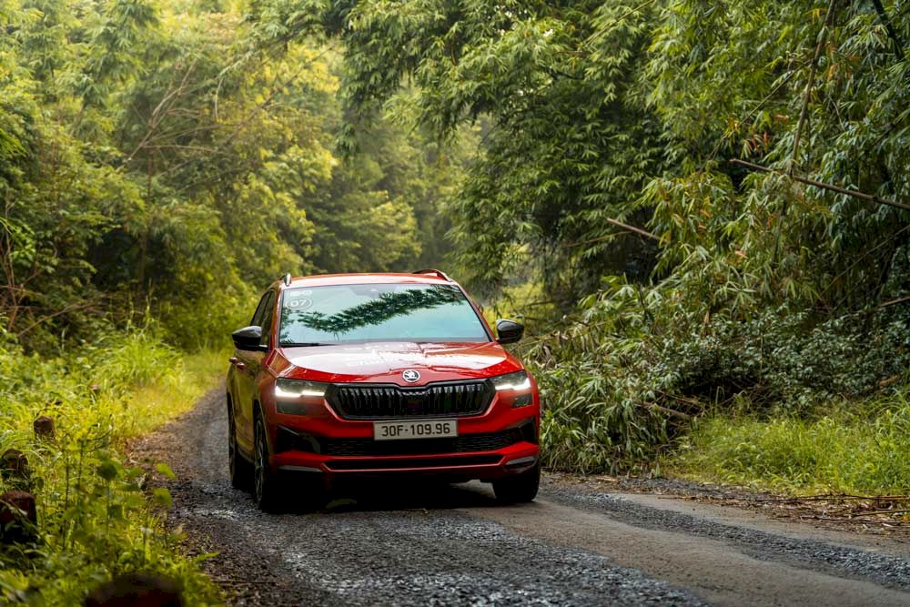 Đánh giá Skoda Karoq: SUV cỡ C êm ái, rộng rãi và thực dụng