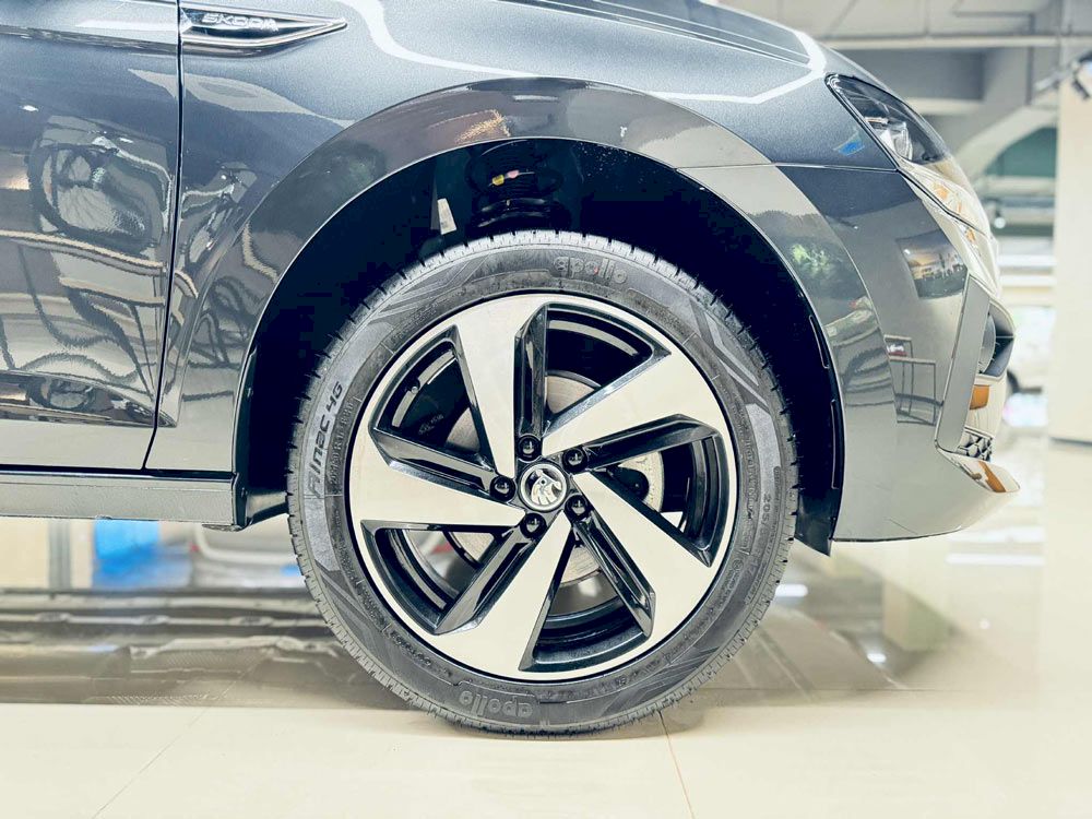 Skoda Slavia 2025 chính thức ra mắt, gây " shock " với mức giá