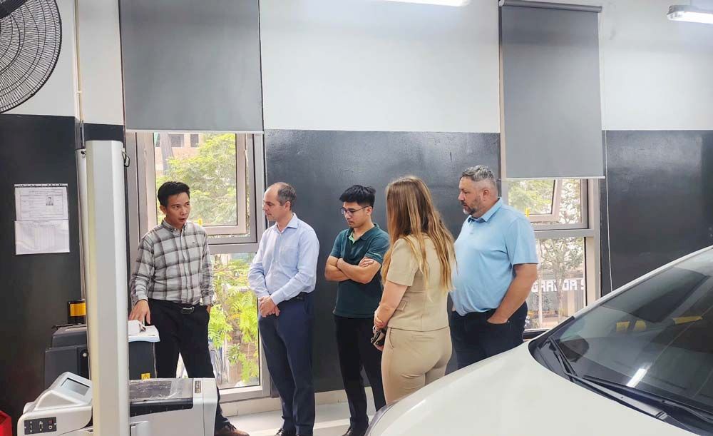 Chuy&ecirc;n gia Skoda Auto thăm xưởng Dịch vụ Skoda Thăng Long