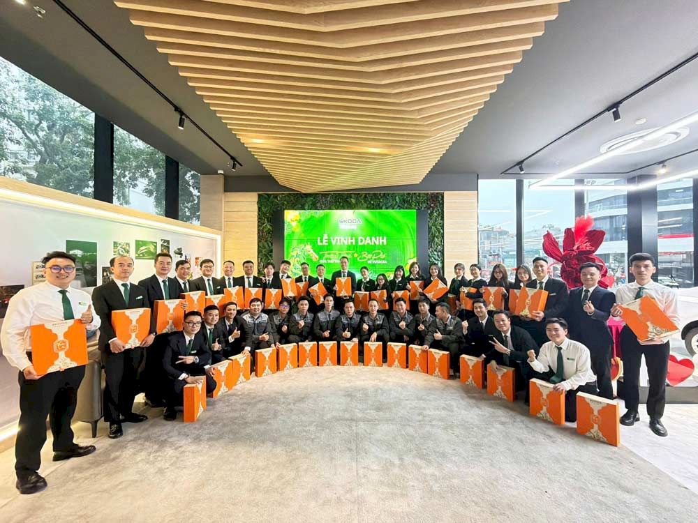 Skoda Thăng Long chúc Tết và trao quà Tết cán bộ nhân viên dịp Xuân mới